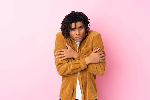 Junger Afroamerikanischer Mann Mit Cordjacke Über Isoliertem Rosa Hintergrund — Stockfoto