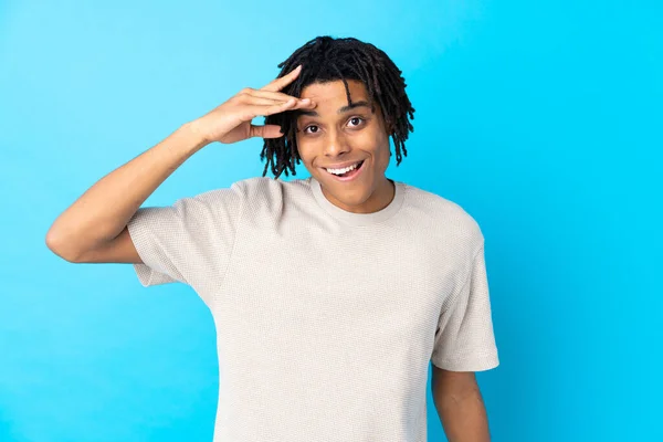 Young African American Man Isolated Blue Background Has Just Realized — Stock Photo, Image