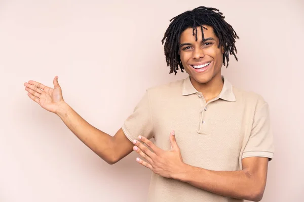 Young African American Man Isolated Background Extending Hands Side Inviting — Stock Photo, Image