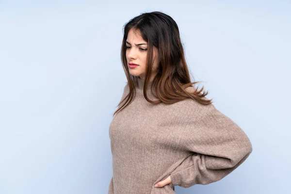 Giovane Donna Bruna Che Indossa Maglione Uno Sfondo Blu Isolato — Foto Stock