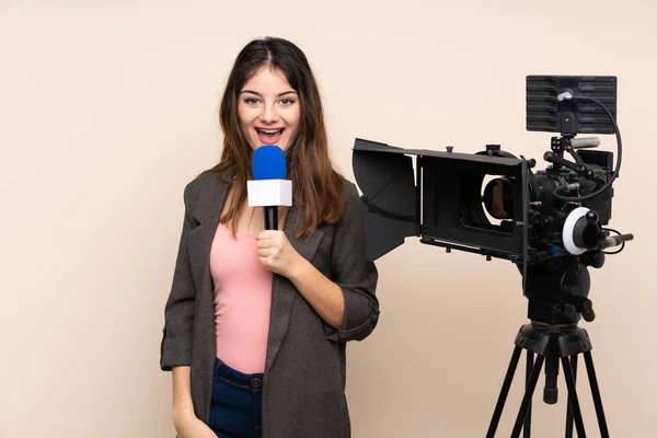 Reporter Woman Holding Microphone Reporting News Isolated Background Surprise Facial — Stock Photo, Image