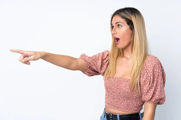 Mujer Uruguaya Joven Sobre Fondo Blanco Aislado Apuntando Hacia Afuera —  Fotos de Stock