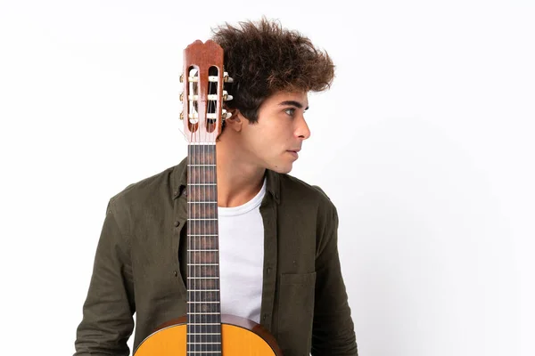 Jonge Blanke Man Met Gitaar Geïsoleerde Witte Achtergrond — Stockfoto