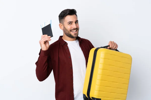 Jovem Bonito Homem Sobre Isolado Fundo Branco Férias Com Mala — Fotografia de Stock