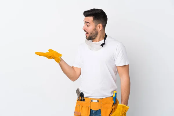 Craftsmen Electrician Man Isolated White Background Holding Copyspace Imaginary Palm — Stock Photo, Image