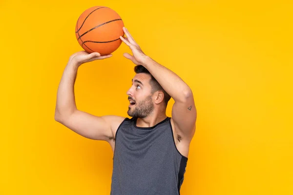 Hombre Sobre Aislado Amarillo Fondo Jugando Baloncesto —  Fotos de Stock