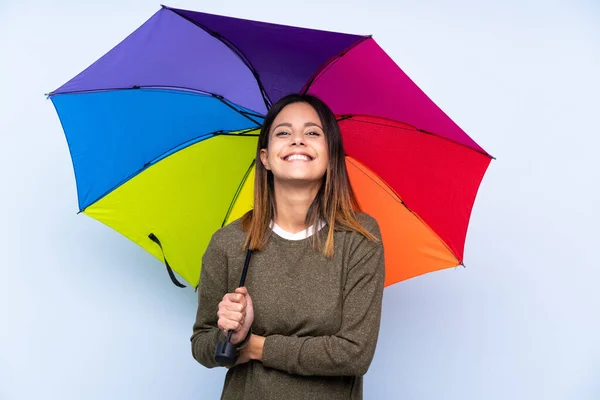 Jeune Femme Brune Tenant Parapluie Sur Mur Bleu Isolé Riant — Photo