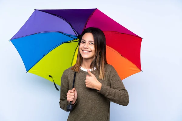 Jeune Femme Brune Tenant Parapluie Sur Mur Bleu Isolé Donnant — Photo
