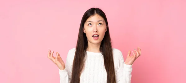 Ung Asiatisk Kvinna Över Isolerad Bakgrund Stressad Överväldigad — Stockfoto