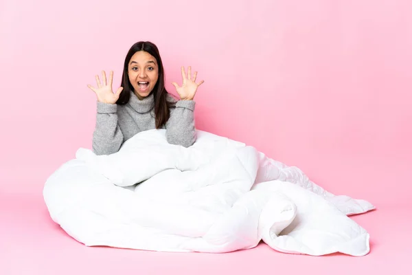 Young Mixed Race Woman Wearing Pijama Sitting Floor Counting Ten — Stock Photo, Image