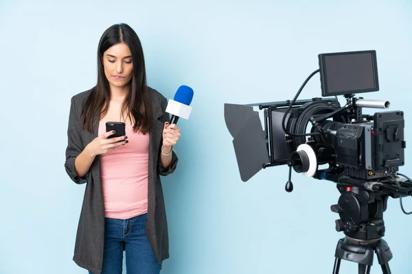 Reporter Woman Holding Microphone Reporting News Isolated Blue Background Thinking — Stock Photo, Image