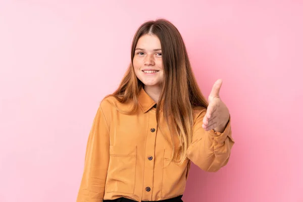 Ukrajinský Teenager Dívka Přes Izolované Růžové Pozadí Třesoucí Ruce Pro — Stock fotografie