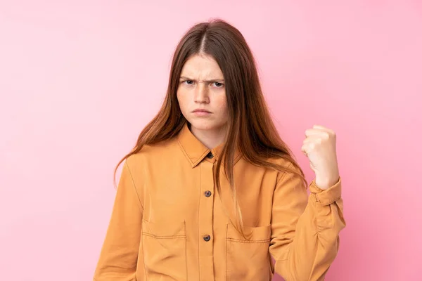 Ucraniano Adolescente Chica Sobre Aislado Rosa Fondo Con Enojado Gesto — Foto de Stock