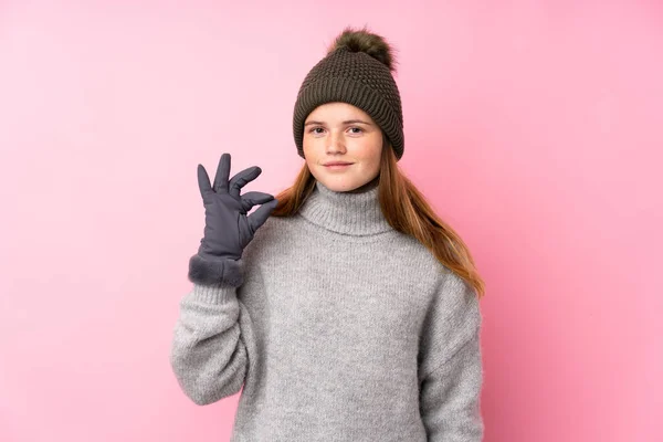 Ragazza Adolescente Ucraina Con Cappello Invernale Sfondo Rosa Isolato Mostrando — Foto Stock