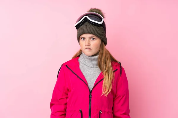 Adolescente Ucraniana Esquiadora Con Gafas Snowboard Sobre Fondo Rosa Aislado —  Fotos de Stock
