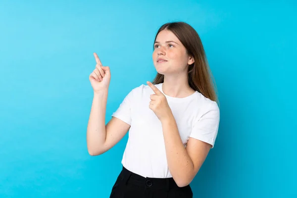 Ucraniano Adolescente Chica Sobre Aislado Azul Fondo Apuntando Con Dedo —  Fotos de Stock