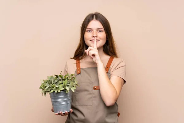 Oekraïense Tiener Tuinier Meisje Met Een Plant Doen Stilte Gebaar — Stockfoto