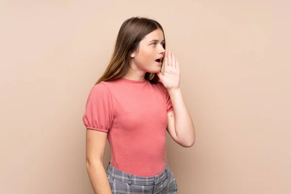 Ucraniano Adolescente Chica Sobre Aislado Fondo Gritando Con Boca Abierta —  Fotos de Stock