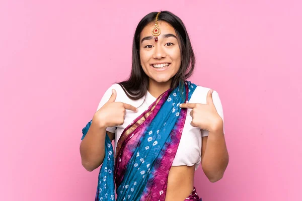 Jeune Femme Indienne Avec Sari Sur Fond Isolé Avec Expression — Photo