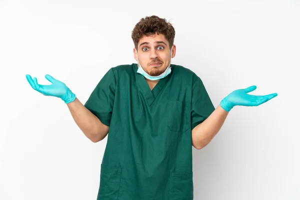 Kirurg Grön Uniform Isolerad Isolerad Vit Bakgrund Med Tvivel Samtidigt — Stockfoto