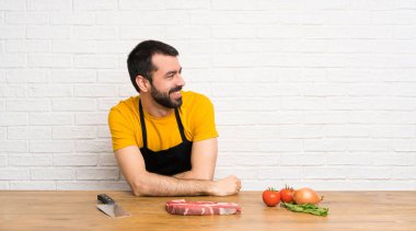 Bir mutfakta Happy Chef