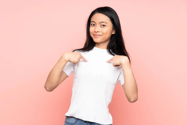 Teenager Chinesische Frau Isoliert Auf Rosa Hintergrund Mit Überraschung Gesichtsausdruck — Stockfoto