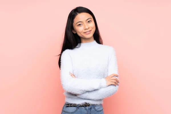 Adolescente Mujer China Aislada Sobre Fondo Rosa Con Los Brazos — Foto de Stock