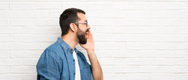 Handsome Man Beard White Brick Wall Shouting Mouth Wide Open — Stock Photo, Image