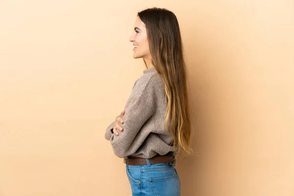 Mujer Joven Caucásica Sobre Fondo Aislado Posición Lateral — Foto de Stock