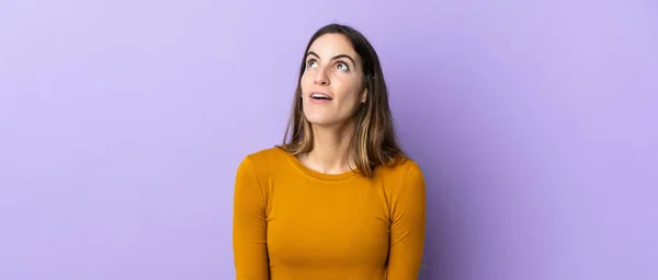 Young Caucasian Woman Isolated Background Looking Surprised Expression — Stock Photo, Image