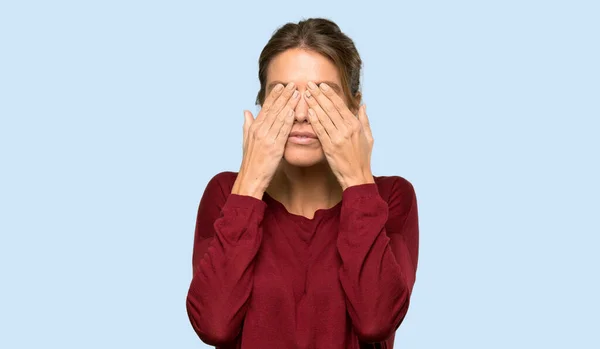 Mujer Rubia Cubriendo Los Ojos Con Las Manos Quiero Ver —  Fotos de Stock