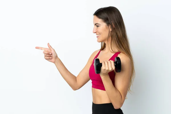 Mujer Deportiva Haciendo Levantamiento Pesas Aislada Sobre Fondo Blanco Apuntando —  Fotos de Stock