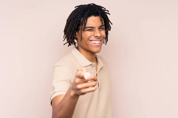 Genç Afro Amerikan Bir Adam Izole Edilmiş Arka Planda Sana — Stok fotoğraf