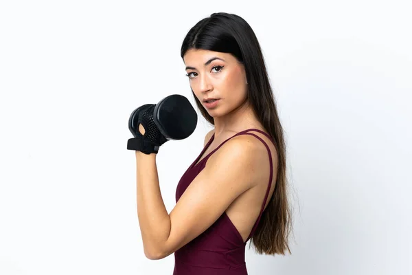 Mujer Deportiva Joven Sobre Fondo Blanco Aislado Haciendo Levantamiento Pesas —  Fotos de Stock