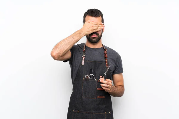 Barbier Man Een Schort Die Ogen Bedekt Met Handen Wil — Stockfoto