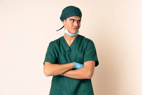 Cirurgião Homem Uniforme Azul Sobre Fundo Isolado Pensando Uma Ideia — Fotografia de Stock