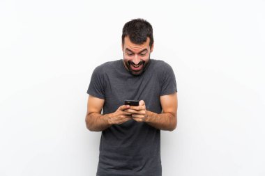 Soyutlanmış beyaz bir geçmişi olan yakışıklı genç bir adam şaşırdı ve bir mesaj gönderiyor.