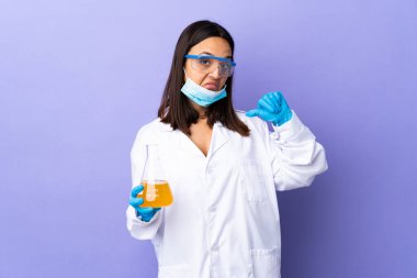 Koronavirüs hastalığını tedavi eden aşıyı araştıran bilim kadını gururlu ve kendini beğenmiş.