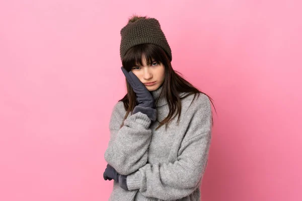 Adolescente Ucraniano Menina Com Chapéu Inverno Isolado Fundo Branco Infeliz — Fotografia de Stock