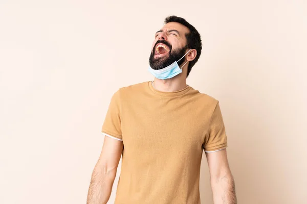 Hombre Caucásico Con Barba Protegiendo Del Coronavirus Con Una Máscara — Foto de Stock