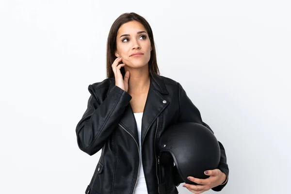 Caucásico Chica Sosteniendo Casco Motocicleta Sobre Fondo Blanco Pensando Una — Foto de Stock