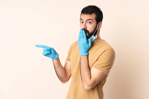 Hombre Caucásico Con Barba Protegiendo Del Coronavirus Con Una Máscara — Foto de Stock