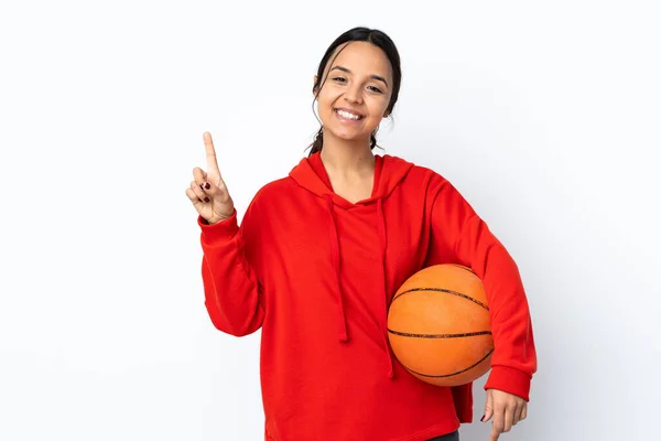 Jovem Mulher Jogando Basquete Sobre Fundo Branco Isolado Apontando Para — Fotografia de Stock