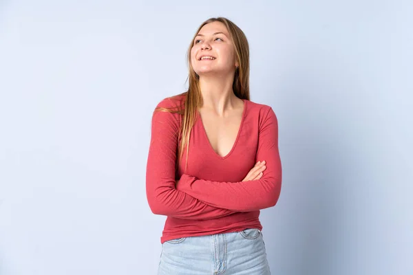 Tiener Oekraïense Meisje Geïsoleerd Blauwe Achtergrond Zoek Omhoog Terwijl Glimlachen — Stockfoto