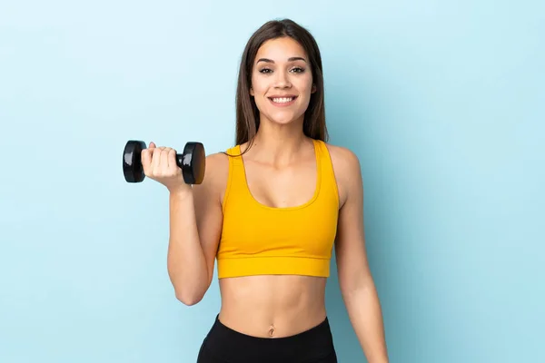 Junge Kaukasische Frau Macht Gewichtheben Isoliert Auf Blauem Hintergrund Mit — Stockfoto