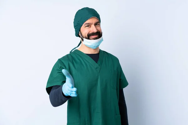 Cirurgião Homem Uniforme Verde Sobre Fundo Isolado Apertando Mãos Para — Fotografia de Stock