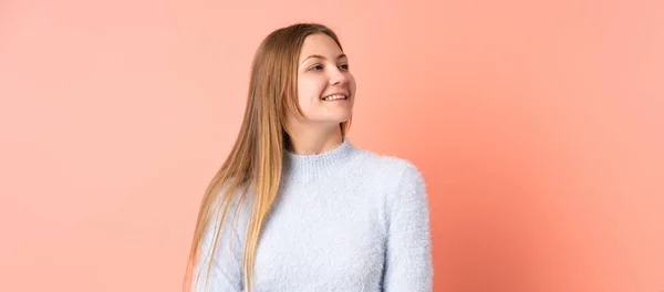 Tiener Oekraïense Meisje Geïsoleerd Roze Achtergrond Denken Een Idee Terwijl — Stockfoto