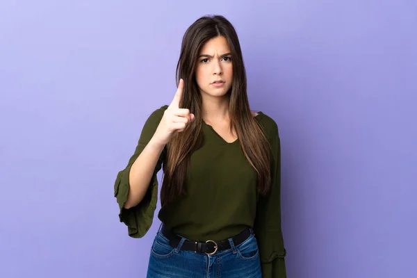 Adolescente Brasiliano Ragazza Oltre Isolato Viola Sfondo Frustrato Indicando Fronte — Foto Stock