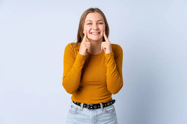 Έφηβη Ουκρανή Κοπέλα Απομονωμένη Μπλε Φόντο Χαμογελώντας Μια Χαρούμενη Και — Φωτογραφία Αρχείου