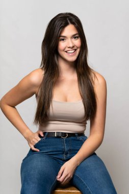 Tecrit edilmiş bir geçmişi olan Brezilyalı genç bir kız.